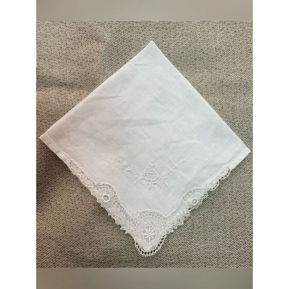 Vintage Linen Handkerchief White Lace Corner Floral Hankie